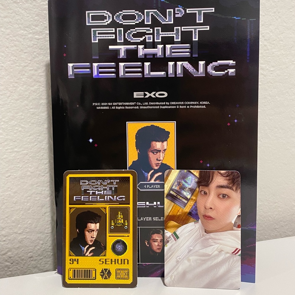 EXO Kpop Don’t fight the feeling book + extra lomo card freebies